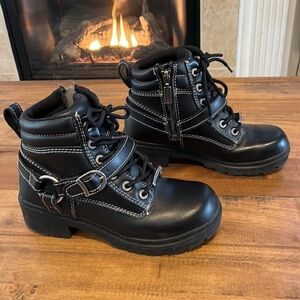 MILWAUKEE Pargon motorcycle boots, size 6c, in good condition
